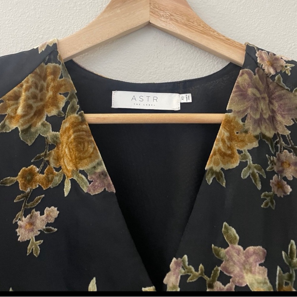 ASTR the Label Top - Picture 2 of 7